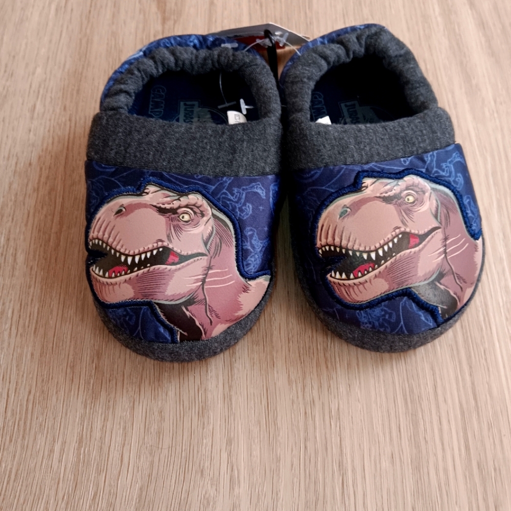 NWTS Toddler Boys Jurassic World Slippers Size 5t-6t